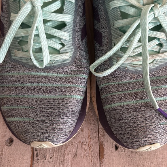 Sneakers - Picture 3 of 7